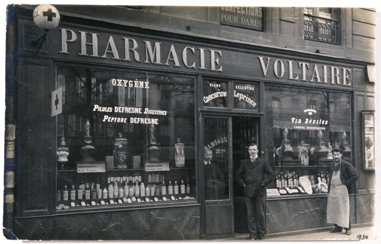 Pharmacy in Paris by Unbekannter Künstler
