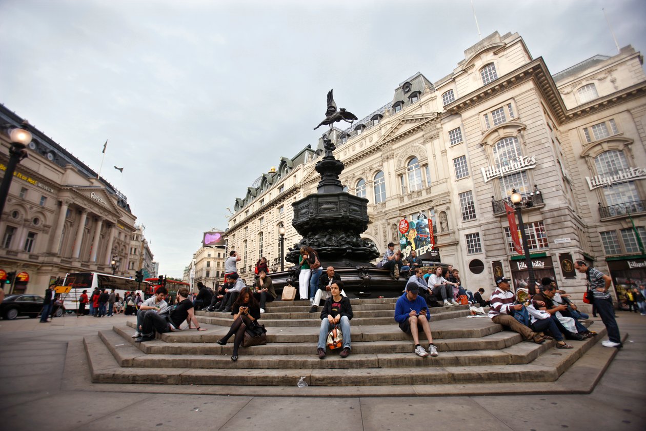 Piccadilly Circus, London by Unbekannt
