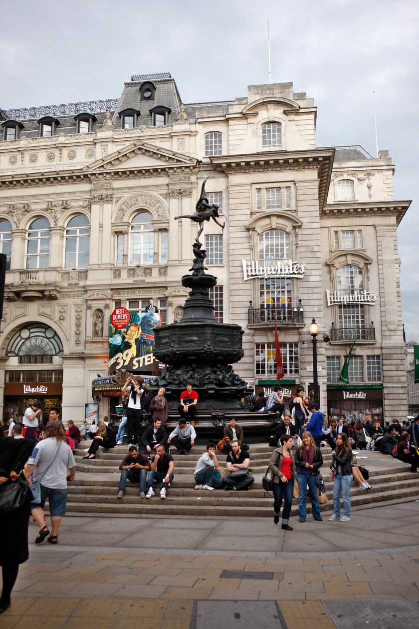 Piccadilly Circus, London by Unbekannt