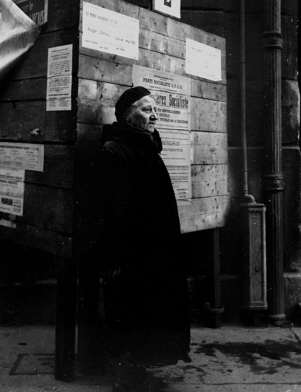 Second World War: Paris 29 April 1945: A Parisian woman aged in front of the election panels during municipal elections. By the CFLN