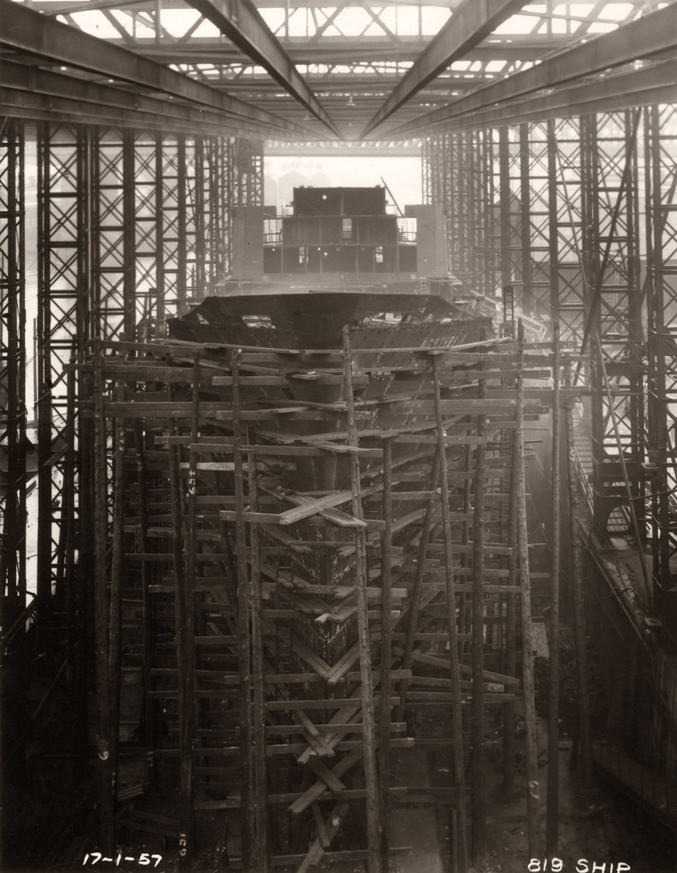 Shell plating complete at the bow of Northbank by Unbekannter Künstler