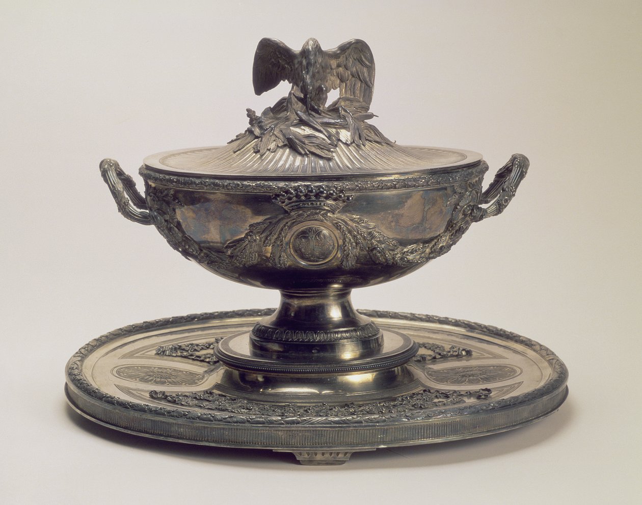 Silver tureen and stand from the Saltykov Service, by Robert Joseph Auguste (1725-1805), Paris by Unbekannt