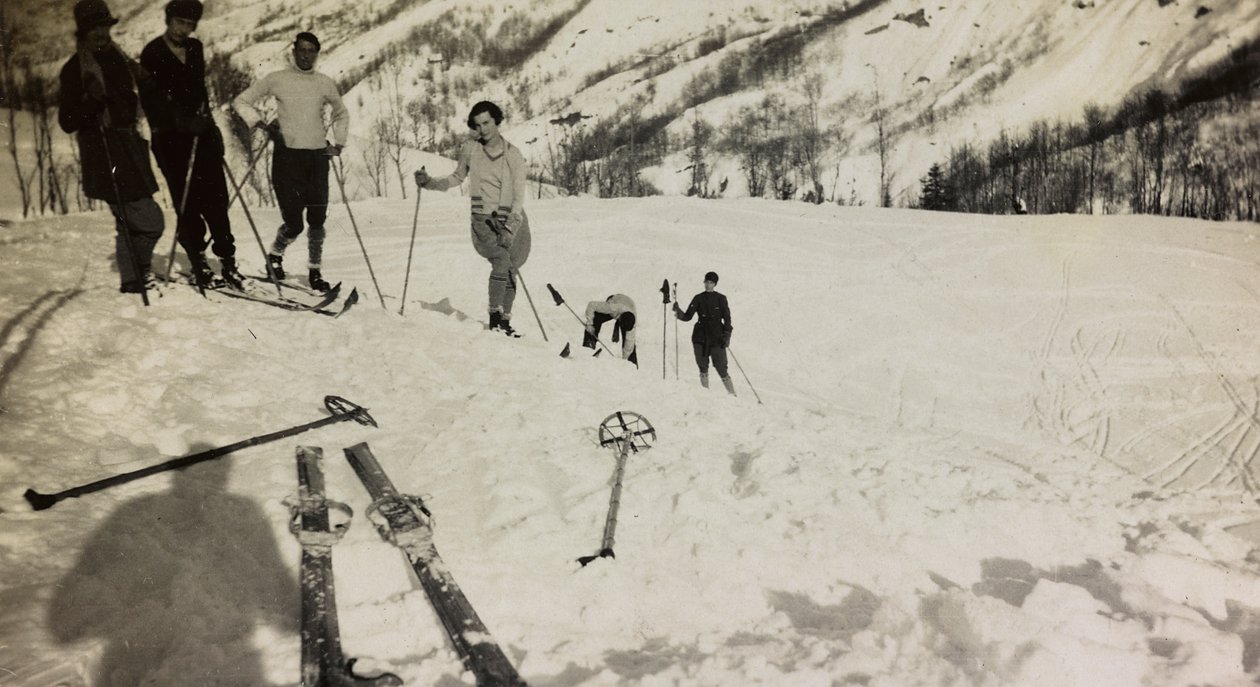 Skiers at Abetone by Unbekannter Künstler