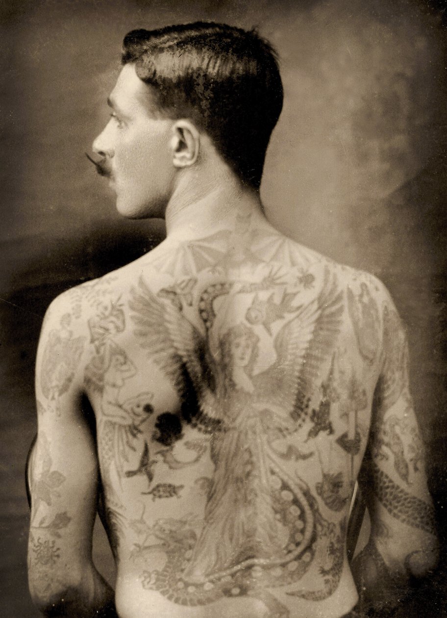 Tattooed British sailor during the Great War of 1914-18 (back view) by Unbekannter Künstler