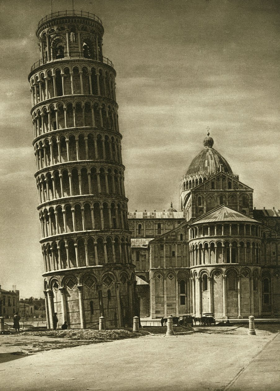 The leaning tower and apse of the dome of Pisa in 1925 by Unbekannt