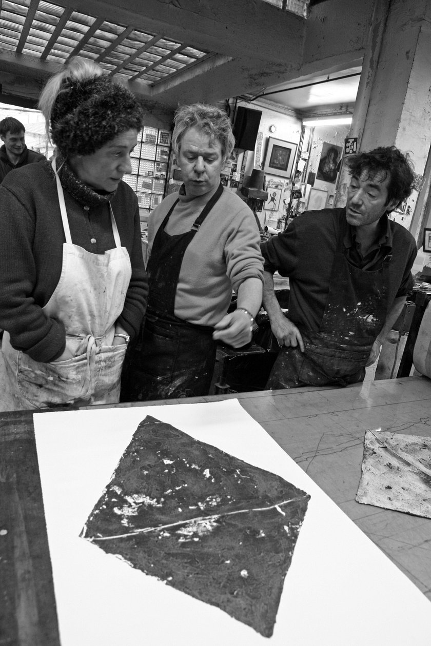 Todd Narbey, New Zealand Painter, Annie-Paule Thorel, French Painter, Nicolas du Mesnil du Buisson, Co-founder of Pasnic Engraving Workshop, Pascal Gauvard, Co-founder of Pasnic Engraving Workshop. Analysis of a Print. Pasnic Engraving Workshop in Paris by Unbekannt