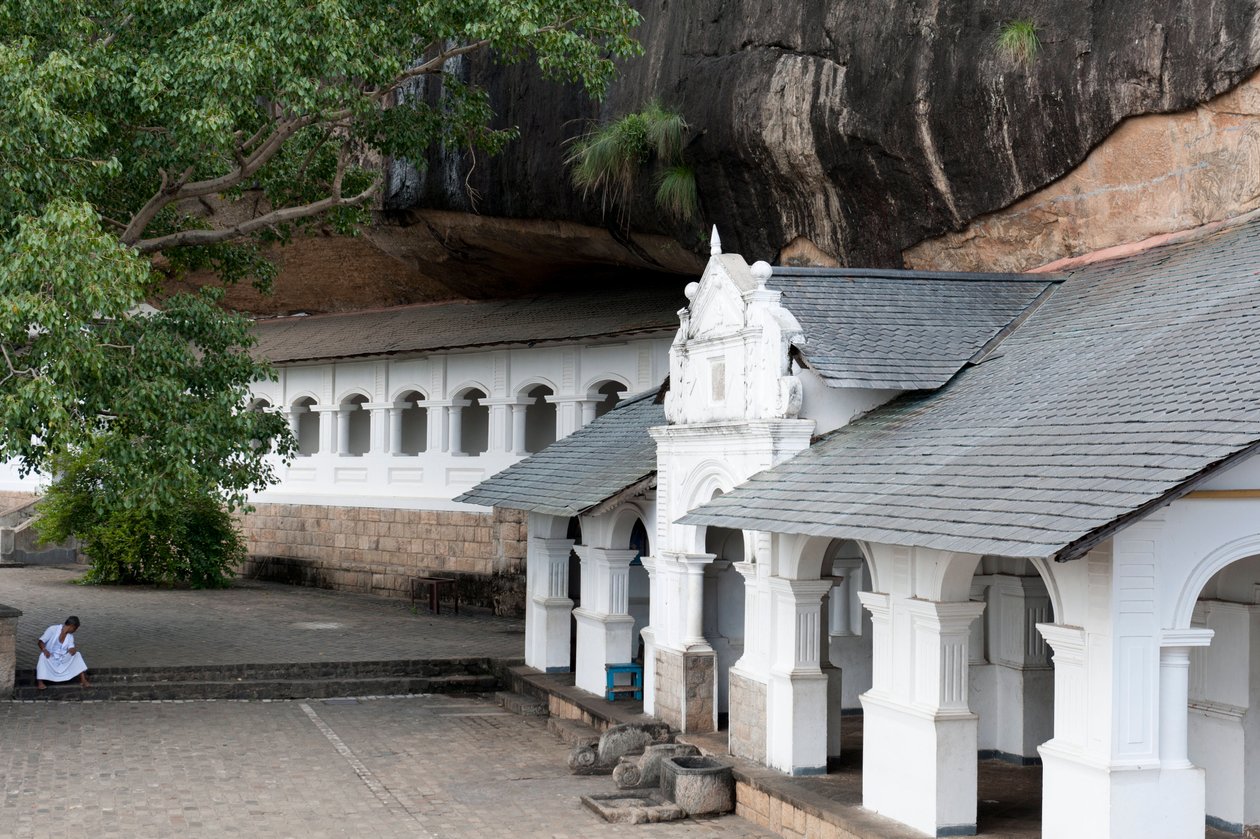 White building underneath a rock wall; cave temple; Golden Temple; Dambulla; Sri Lanka; Asia by Unbekannt