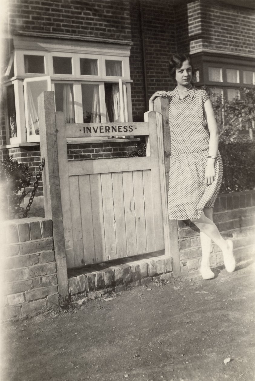 Woman outside the Inverness B&B, Broadstairs, Kent, c 1920s by Unbekannt