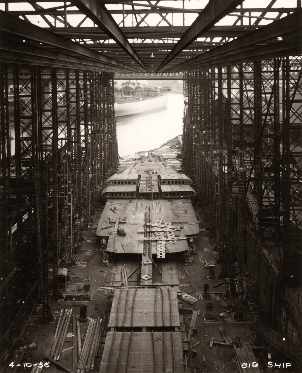 Work starts on the double bottom of Northbank at the shipyard of William Doxford & Sons, Sunderland, 4th October 1956 by Unbekannter Künstler