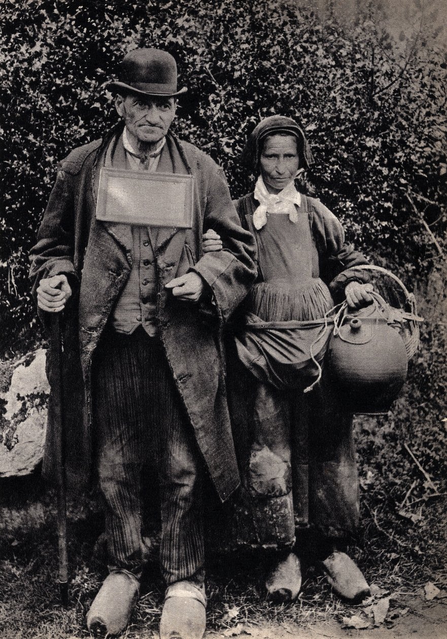 Couple of Breton beggars by Unknown photographer