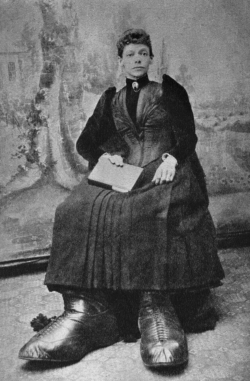 Les Monstres, Berthe aux Grands Pieds. Photography, Late 19th Century, Paris. Coll. Selva. by Unknown photographer