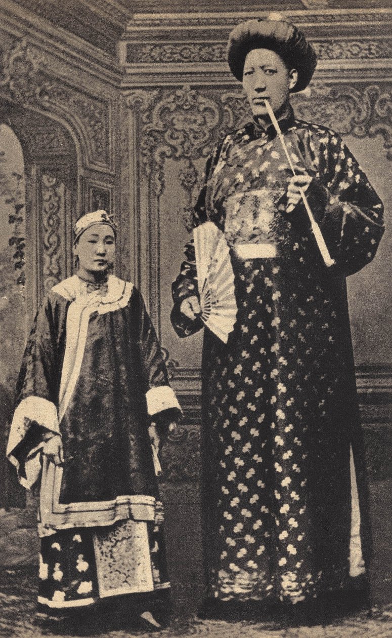 Les Monstres, The Giant of China. Photography, Late 19th Century, Paris. Private Collection. by Unknown photographer