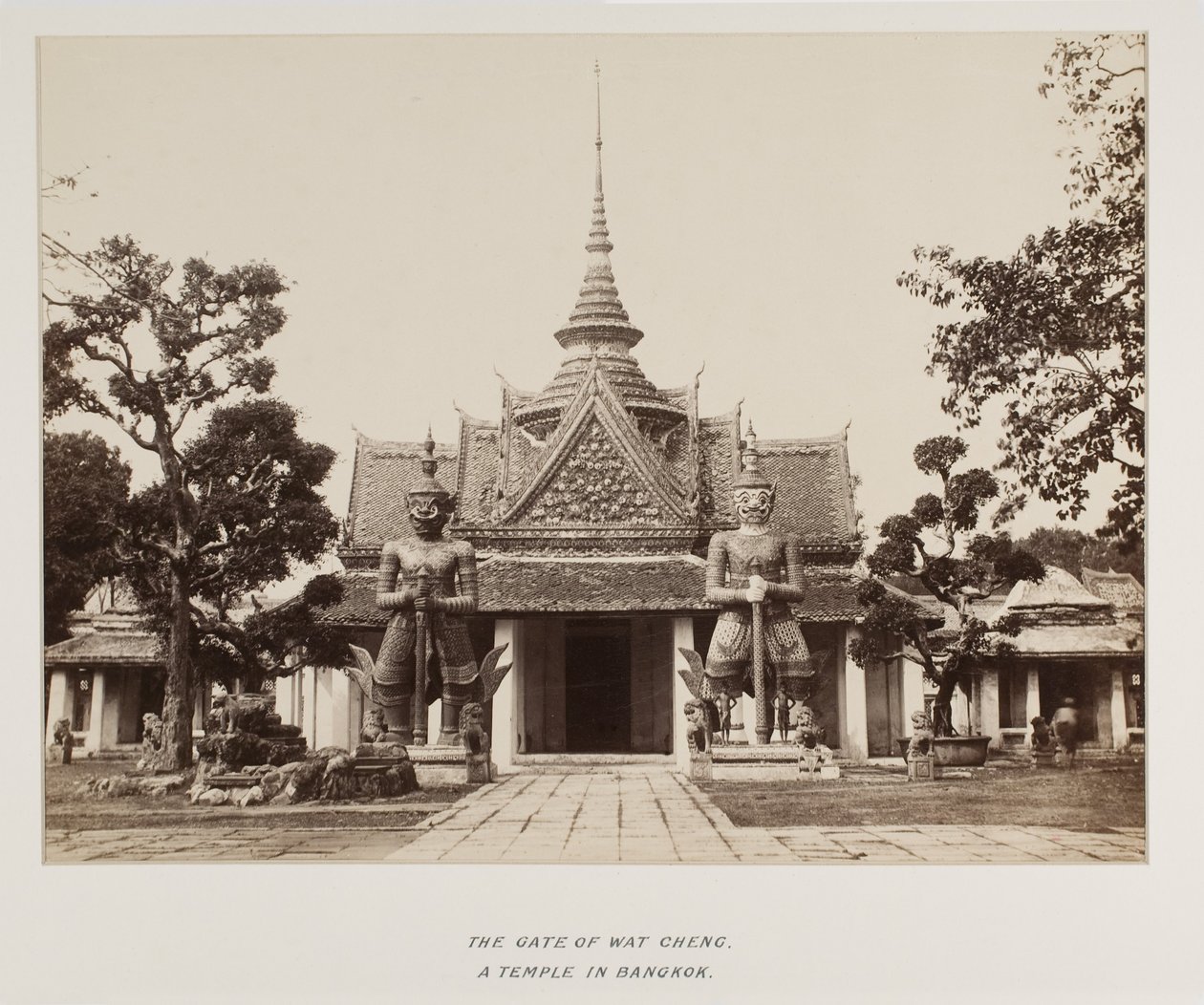 Photograph in photograph album by Unknown photographer