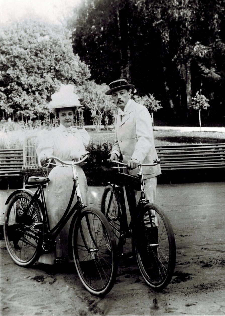 Vladimir Dmitrievich Nabokov (1870-1922) and Elena Ivanovna Rukavishnikova (1876-1939) by Unknown photographer
