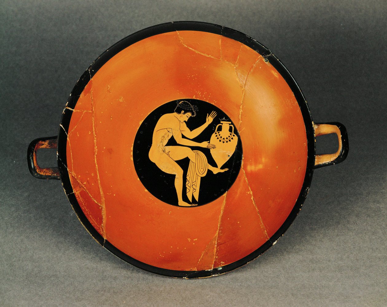 Komaste, a participant in a komos, a drunken revelry by Vasepainter Skythos