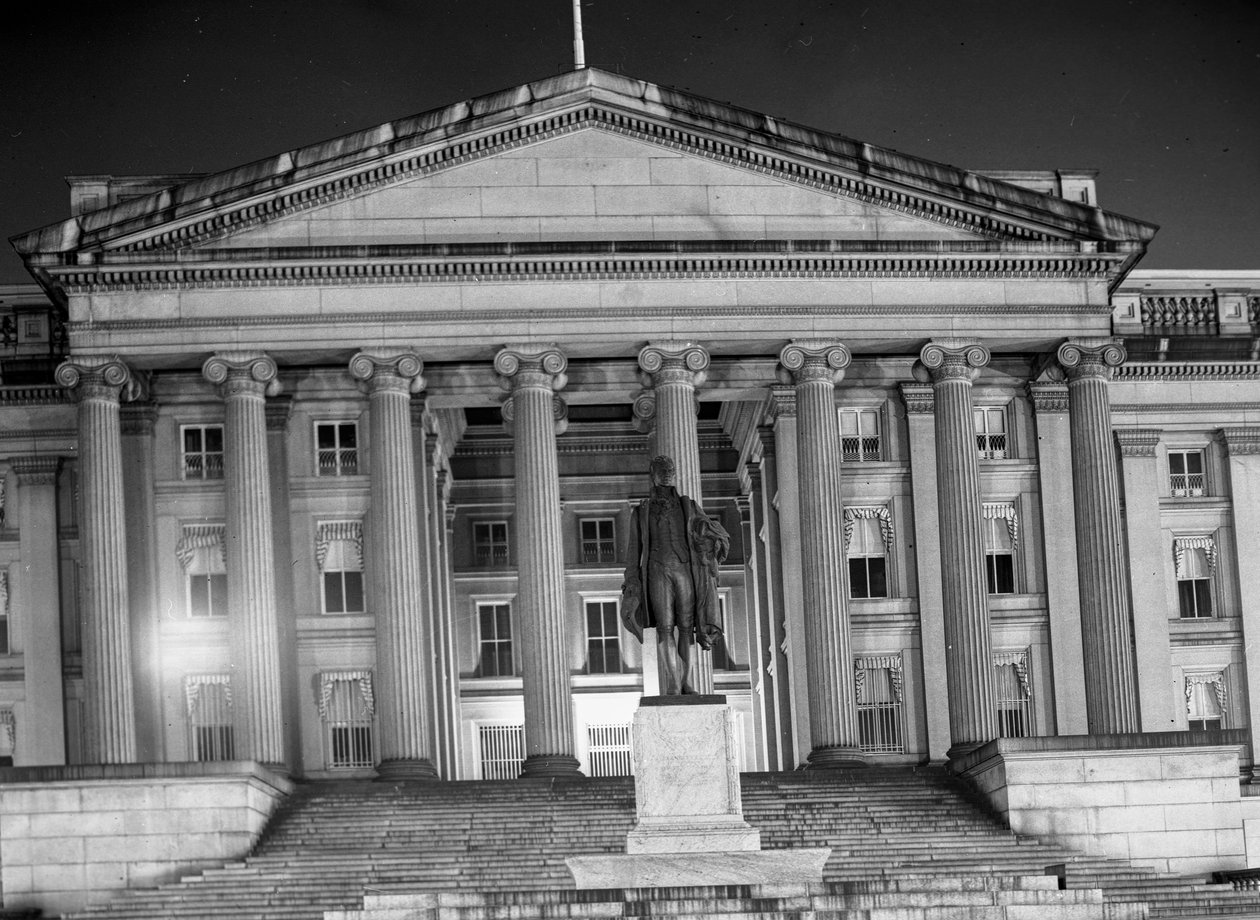 Treasury building, Washington by night by Volkmar Wentzel