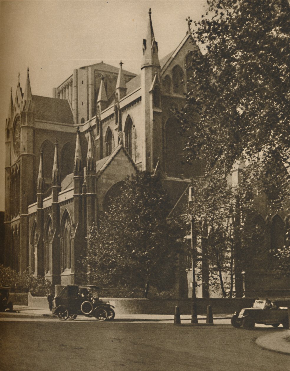 Bloomsbury Cathedral: The Catholic Apostolic Church in Gordon Square by Walter Benington