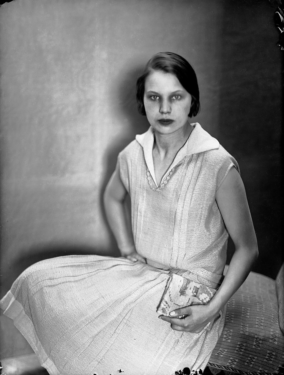 Portrait of Marion Wulz with a dress by Anita Pittoni, c.1930 by Wanda Wulz
