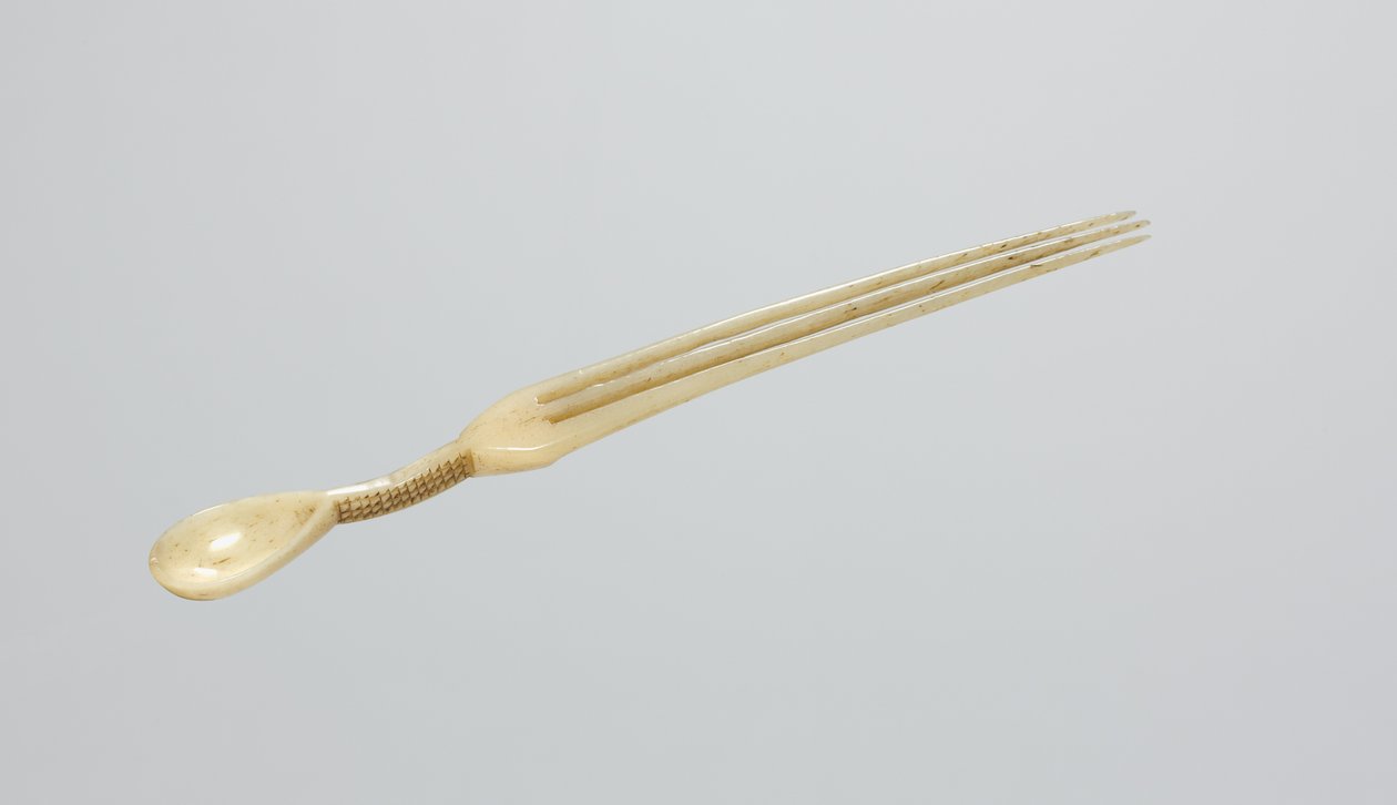 Snuff Spoon/Comb, Late 1800s (bone) by Zulu
