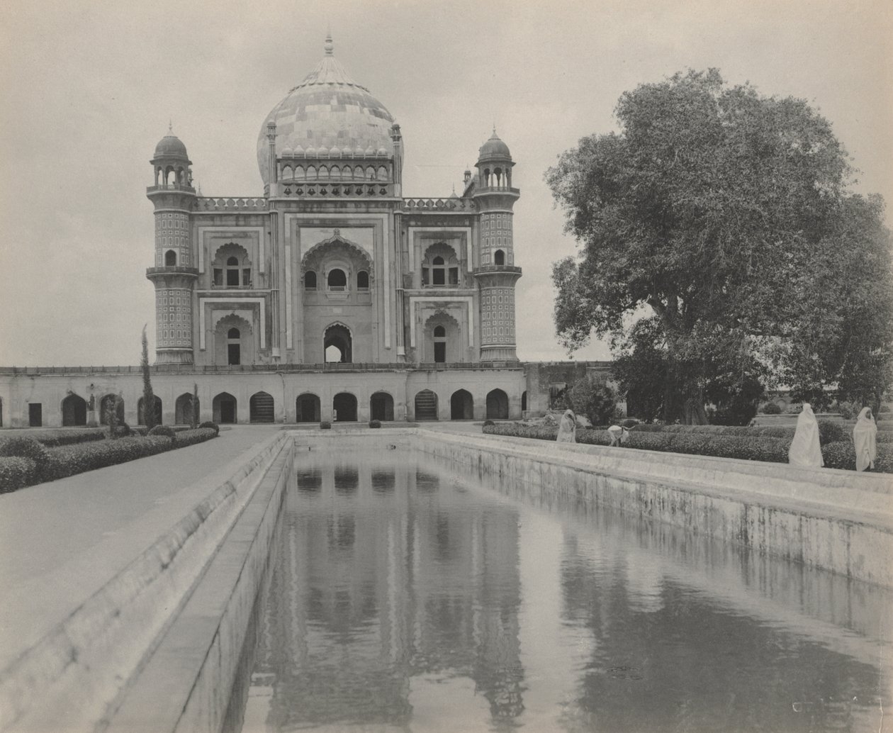 Saftar Jung Tomb, Delhi by studio of A. W. A. Plâté Studio (Ceylonese)