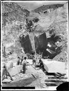 Alpi Apuane (Carrara). Quarrymen and blocks of marble being squared by A. Corsini