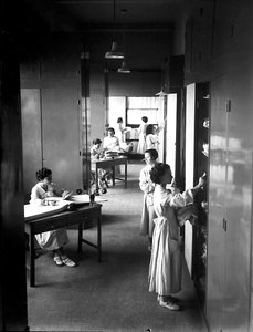 Villa Rosa Maltoni Mussolini: female students tidying up the laundry by Fratelli Alinari