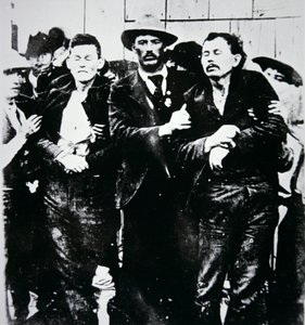 Bob and Grat Dalton with law officers