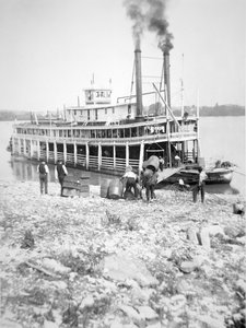 Loading a stern-wheeler on the Ohio River