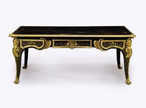 Louis XIV ormolu-mounted brown tortoiseshell bureau plat, c.1710