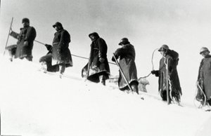 First World War: Italian alpine hunters during an ascent