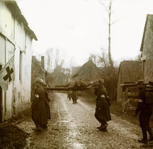 Stereoscopic glass plate on the First World War: Injured arriving at the emergency station