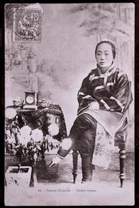 Portrait of Chinese woman in traditional costume with bound feet - Early 20th century photograph - Private collection