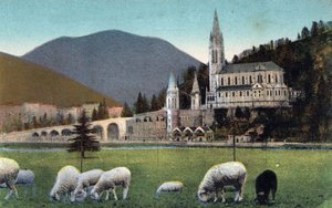 The basilica in Lourdes - Hautes Pyrenees (65) around 1900.