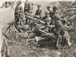 French dragoons with machine guns during the First World War