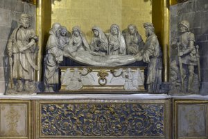 The tomb: the shroud of Christ is held by Nicomede and Joseph of Arimathia who holds the head of Jesus, behind, Saint John supports the Virgin Mary, followed by three women, the first carries the crown of crown and the last is Mary Magdalene - Sculpture by Arnaud de (attr.to) Moles