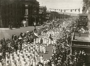 Women holding a Peace Day march along King William Street, Adelaide, South Australia, November 1918 by Australian Photographer