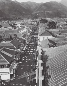 Japan: Shopping Centre in Beppu by Axel von Graefe