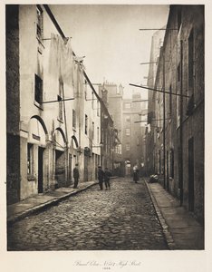 Broad Close No. 167 High Street, from The Old Closes and Streets of Glasgow by British School