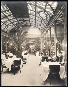 Dining room at the Hotel Imperial, 1904