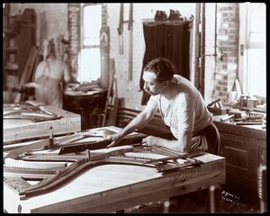 Man working in the Hardman, Peck und Co. piano factory, New York