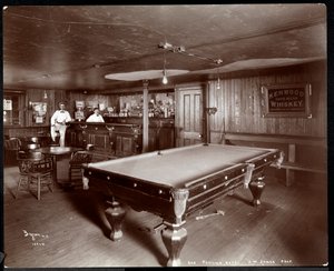 The bar at Janer