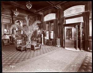The lobby at the Hotel Victoria, 1901 or 1902