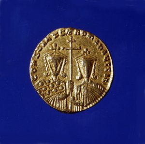 Gold coin with the effigy of Emperors Constantine VII Porphyrogenet and his son Roman II