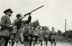 RAF personnel learning to fire guns during the Second World War