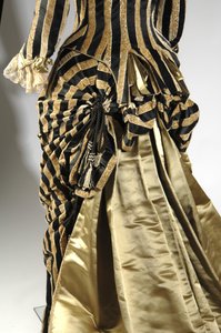 Evening dress, c.1884 (back oblique view of bustle detail)