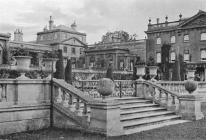 Park Side of Italian Gardens