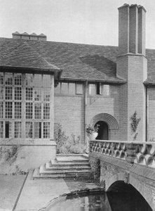 The Hall Window, the Great Oriel and the Circular Pool