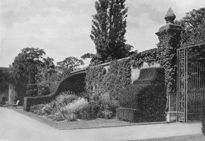 Yew Buttress, the Alcove Walk