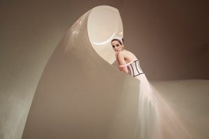Elegant Fashion Curve