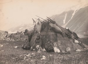 Inuit hut and family, c.1899